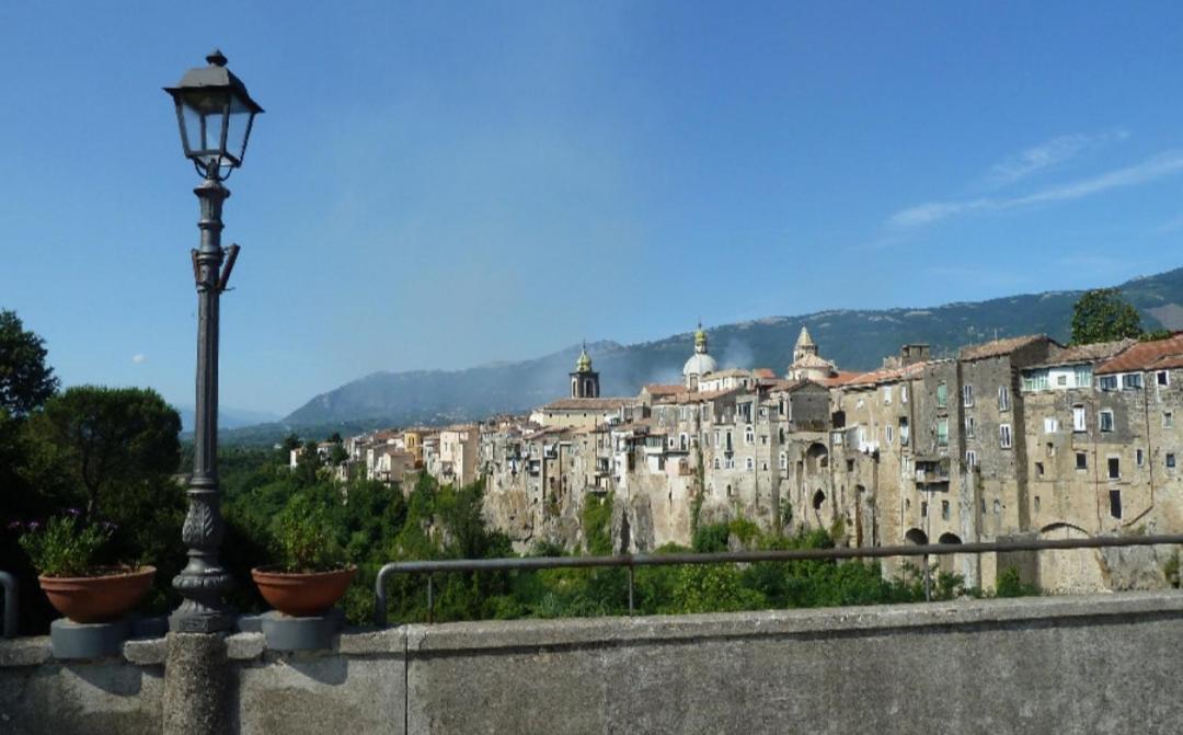 La Casa Nel Borgo Apartment SantʼAgata deʼ Goti Bagian luar foto